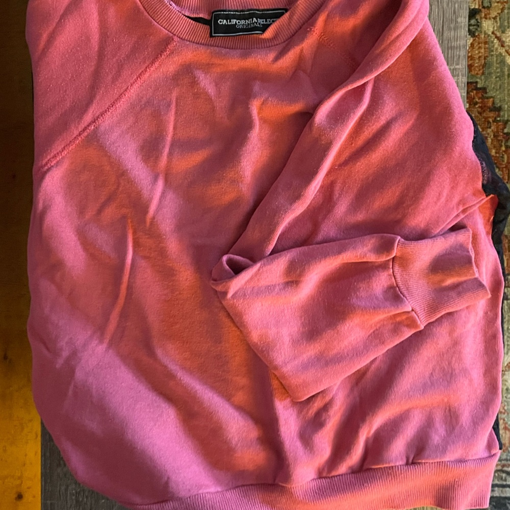 Crew neck pink sweatshirt with a black lace back